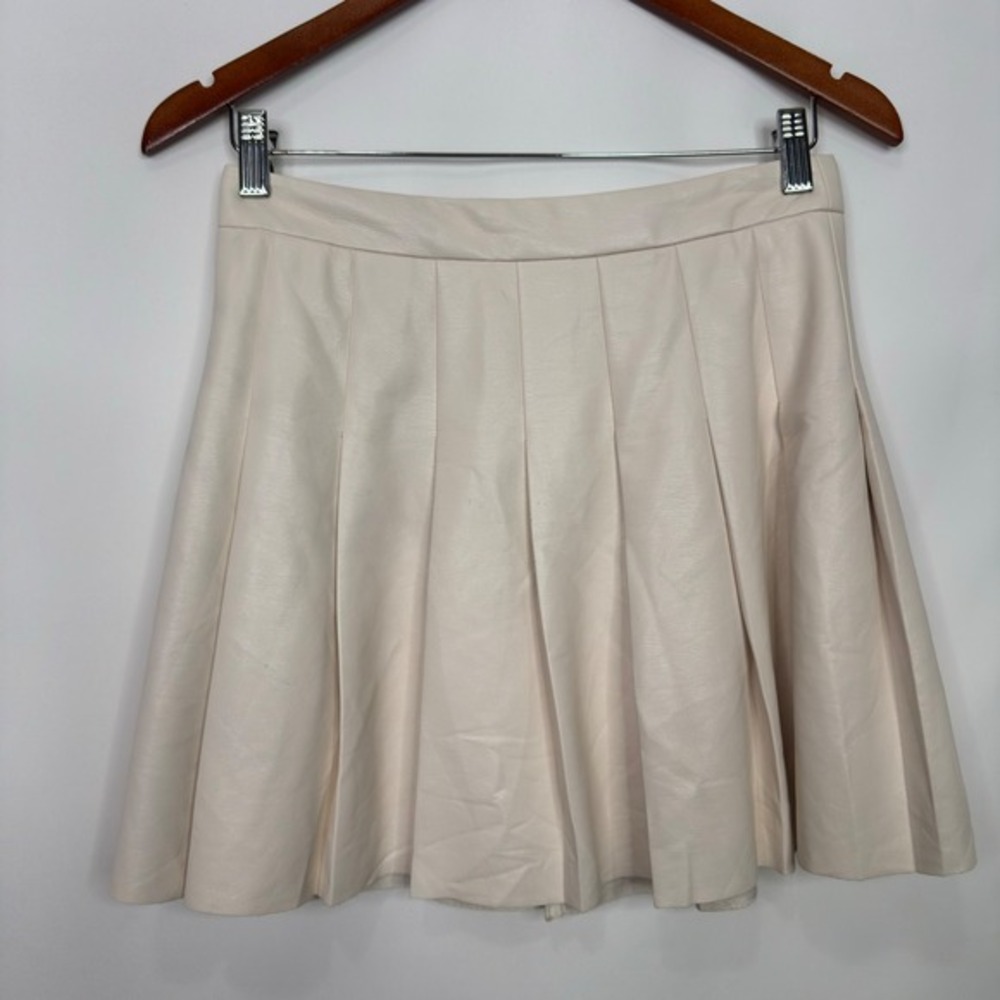 Sunday Best Aritzia Olive Pleated Vegan Leather Micro Mini Skirt Cream Size‎ 6 - Picture 4 of 10